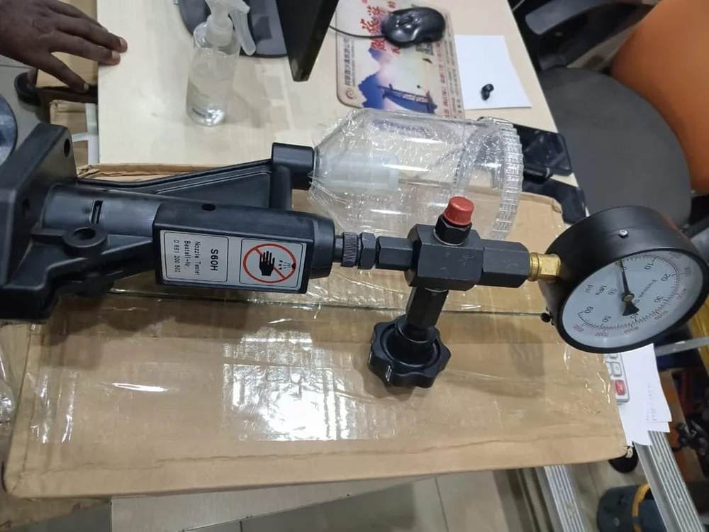 Nozzle tester rig used for fuel nozzle spray-pattern testing