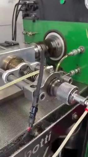 Watch: injector pump on the calibration test bench
